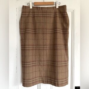 Vintage Pendleton 100% Wool Pencil Skirt in Camel Plaid. Size 10